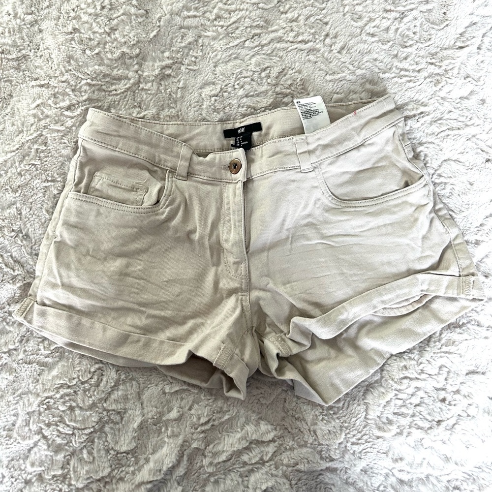 H&M light beige mini shorts